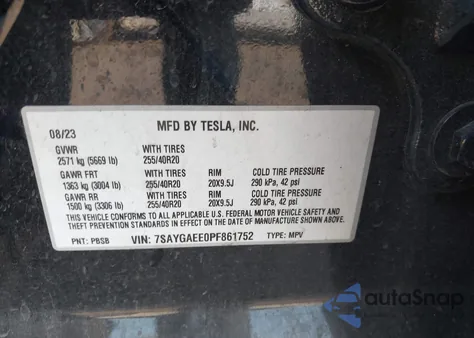 2023 Tesla Model Y Awd/Long Range Dual Motor All-Wheel Drive z USA, uszkodzony, nr VIN 7SAYGAEE0PF861752